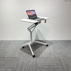 टिकाऊ सोहो समायोज्य स्टैंड-अप ऑफिस कंप्यूटर डेस्क, बिस्तर या मोबाइल उपयोग के लिए पारंपरिक शैली तह लैपटॉप डेस्क - Product Image 1