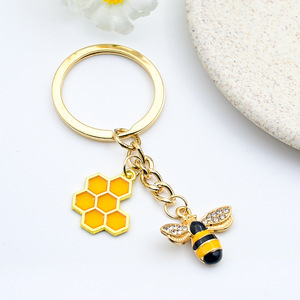 Portachiavi A Pocket Hug a forma di ape, ciondolo smaltato ape e nido d'ape/pozzetto di miele con anello portachiavi dorato, per regali di <span class=keywords><strong>amore</strong></span> e amicizia - Product Image 3