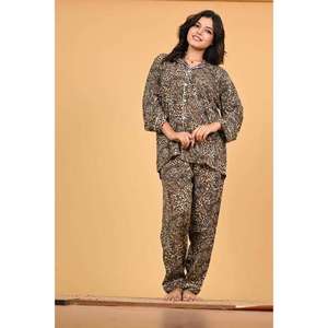 Ensemble de pyjama imprimé pour femmes, vêtements de nuit doux, respirants et légers, vêtements de détente confortables, ensemble décontracté deux pièces - Product Image 3