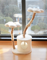 Arbre à chat en bois fruitier naturel classique avec deux lits de chat en pétales deux boules suspendues une maison de chat