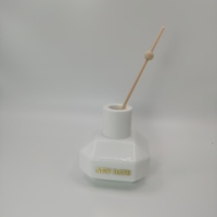 Aromathérapie Céramique Or-Estampé pour Diffuseur de Roseau Bouteille 100ml Récipient Blanc en Porcelaine avec Bouchon à Vis pour Sérum de Soins de la Peau