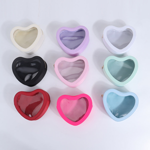 Sac de maquillage de voyage léger et tendance pour femmes Keymay, personnalisé, écologique, en PVC transparent avec fermeture éclair en forme de cœur - Product Image 1