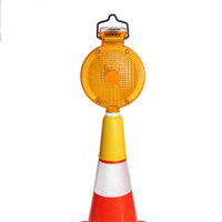 Cône de signalisation routière à LED solaire en plastique avec protection IP65 et LED rouges/jaunes pour cône de sécurité