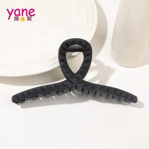 Pinza de plástico para el pelo con diseño de diamantes para mujer, garra grande de 13cm, personalizada, venta al por mayor - Product Image 6