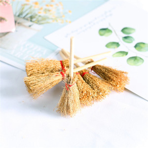ของเล่นจิ๋ว ชุดอาหารจำลอง ฉากเล่น ไม้กวาดจำลอง อุปกรณ์ตกแต่งบ้านตุ๊กตา ของเล่น DIY วัสดุ TPE - Product Image 2