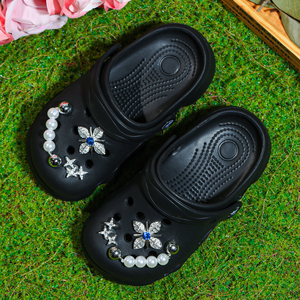 Sandales de plage légères et antidérapantes en EVA pour filles, pour l'été et le quotidien, sabots avec breloques florales, caractéristiques antidérapantes - Product Image 1