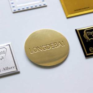 Etiqueta Metálica Adhesiva Dorada Personalizada para Cosméticos, Nuevo Estilo, Etiqueta Metálica con Logotipo Personalizado para Envases de Perfume - Product Image 5
