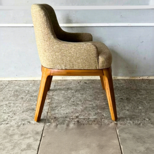 Chaise de salle à manger moderne rembourrée avec accoudoirs, chaise d'appoint en tissu, pieds coniques en bois massif - Product Image 3
