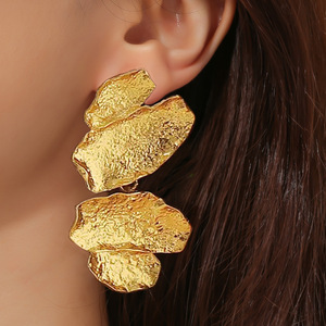 Joyería de moda Pendientes de oro retro Pendientes de lujo ligeros - Product Image 1