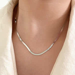 Collar de cadena de serpiente de plata de ley 925, minimalista, corto, para mujer, para uso diario. - Product Image 3