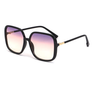Gafas de sol cuadradas de gran tamaño a la moda para mujer, protección UV400, gafas de viaje y conducción a la moda, montura C2 Tea Powder - Product Image 5