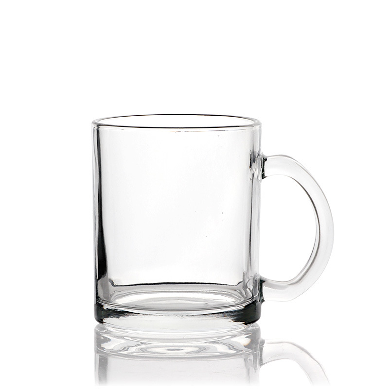 Tasse en verre transparent