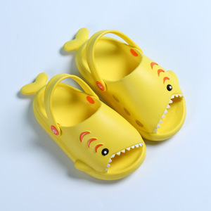 Nouvelles pantoufles pour enfants <span class=keywords><strong>EVA</strong></span> dessin animé <span class=keywords><strong>petit</strong></span> requin enfants et femmes antidérapant doux confortable pantoufles d'intérieur sandales - Product Image 2