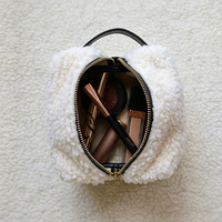 Sac de toilette en peluche blanc personnalisé avec logo brodé, fermeture éclair, pour femmes, accessoires de voyage