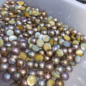 Perlas Mabe Redondas Cultivadas en Agua de Mar, Color Oro Púrpura, Grado AAA, de Wenchi Mabei World, Compra al por Mayor en Lotes Pequeños - Product Image 4