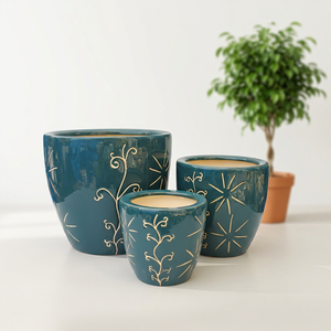Juego de Macetas Modernas de Cerámica Esmaltada con Diseño de Enredaderas Doradas para Uso en Jardín Exterior - Product Image 3