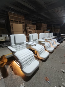 Lettino Estetico Elettrico Moderno a 4 Motori, Nero e Beige, Regolabile per Trattamenti Viso, Ciglia, Massaggi, Spa e Salone di Bellezza - Product Image 3