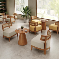 Ensembles de tables et chaises pour cafés ; Mobilier de loisirs en rotin tressé, bois massif et rembourré pour salons de thé