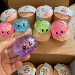 Squishies anti-stress de 5,5 cm de bonne qualité, en maltose scintillante, en forme de petit bao bun souriant, boîte mystère - Product Image 1