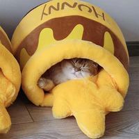 TongMao Maison pour chat en flanelle, chaude pour l'hiver, fermée, sécurisée, type nid de pot de miel, fournitures pour animaux de compagnie, amovible, lavable, rembourrage en mousse à mémoire de forme