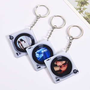 พวงกุญแจอะคริลิคสั่งทำขายส่ง การ์ตูนอนิเมะ DIY ของที่ระลึกคอนเสิร์ตคนดัง จี้พวงกุญแจแบบกำหนดเองได้ - Product Image 3