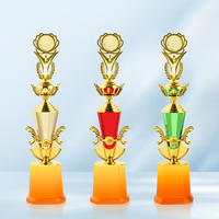 Trophées en plastique portables de Wenzhou, imprimés en typographie, design pyramidal, pour événements sportifs et cadeaux de bienvenue pour enfants