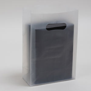 Bolsa de compras de colores PE de diseño personalizado con mango troquelado, portador de plástico para uso en calcetines y zapatos - Product Image 6