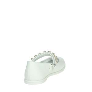 Zapatos Planos Gaelle Junior Blancos Tipo Mary Jane para Niñas con Correa de Pedrería - Product Image 3