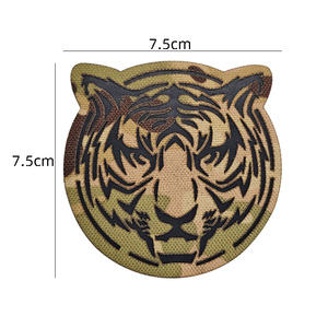 Parche de nailon reflectante infrarrojo personalizado al por mayor con cabeza de tigre de la selva, con reverso de tela y cierre de gancho y bucle - Product Image 2