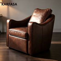 Fauteuil de lecture en cuir marron avec garniture cloutée, dossier capitonné et pieds en bois massif pour salon et bureau à domicile