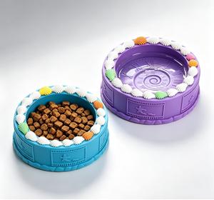 Tazón de alimentación para mascotas de caucho natural de lujo, diseño de pastel, resistente a mordidas, comedero lento para gatos y perros, para comida y agua - Product Image 1