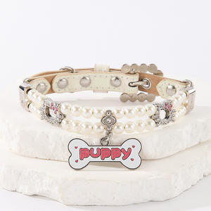 ปลอกคอสัตว์เลี้ยงหนัง PU ประดับลูกปัดรูปกระดูกขนาดใหญ่ พร้อมจี้หัวแมวประดับมุกเทียมและคริสตัล สำหรับลูกสุนัขและสัตว์เลี้ยงอื่นๆ - Product Image 1