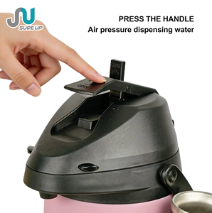 Ensemble <span class=keywords><strong>distributeur</strong></span> d'eau et tasse isotherme en acier inoxydable à double paroi <span class=keywords><strong>de</strong></span> 2,5 L avec poignée et couvercle pour la maison ou l'extérieur - Product Image 4