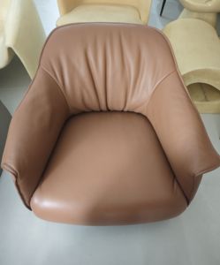 Luxuriöser Mid-Century Modern Akzentstuhl aus Rindsleder, Einzelner Freizeitsessel für Zuhause, Büro und Wohnzimmer, Bequemer Armsessel - Product Image 5