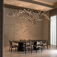 Lampes d'escalier en verre à ondulations de luxe personnalisables, lampes suspendues LED pour projets hôteliers et design d'intérieur haut de gamme