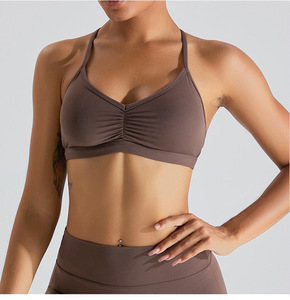 Soutien-gorge de sport rembourré à col en V froncé et dos croisé pour femme, séchage rapide, pour yoga, entraînement et course à faible impact – Vente en gros - Product Image 6