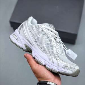 Nuevo Estilo, Zapatillas Deportivas Transpirables con Diseño de Malla y Cordones, Unisex 740, Zapatillas Casuales para Correr al Aire Libre, Suela Gruesa con Absorción de Impactos - Product Image 2