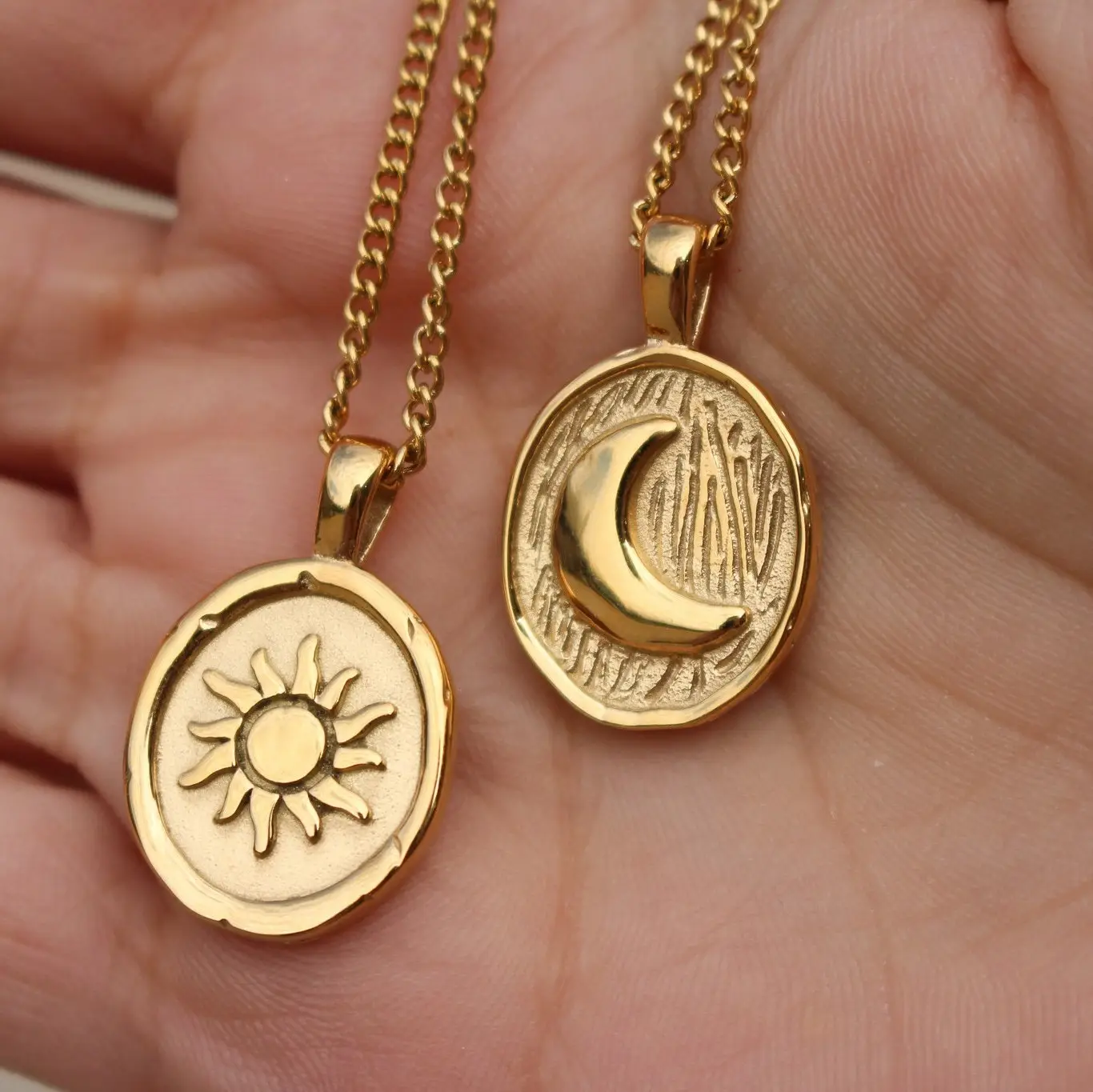 Faith Oval Design Sun And Moon Necklaces Charms Stainless Steel Jewelry Wholesale