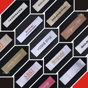 Etiquetas Tejidas Personalizadas Shi Hai de 1.6x6cm, Etiquetas de Poliéster Blancas para Ropa y Prendas de Moda - Product Image 1