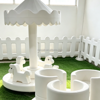 Manège d'intérieur à assise souple, modèle tasse à thé blanche, avec auvent, pour aire de jeux intérieure, centre commercial, café ludique et location pour fêtes d'enfants