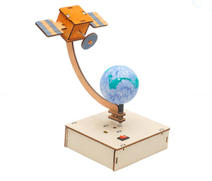 Kit d'<span class=keywords><strong>astronomie</strong></span> motorisé en bois naturel durable pour l'apprentissage spatial <span class=keywords><strong>Montessori</strong></span> – Modèle de orbite géostationnaire - Product Image 5