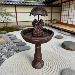 אמבט ציפורים דקורטיבי עתיק, עצמאי, עשוי שרף פיברגלס, מופעל באנרגיה סולארית, עמיד בפני מזג אוויר, בעבודת יד, בצורת מטרייה, לשימוש חיצוני - Product Image 5