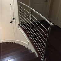 Système de balustrade minimaliste horizontal à barres pleines, poteaux thermolaqués, balustrade en acier inoxydable pour villa américaine