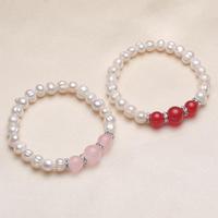 Bracelet en perles d'eau douce en gros, couleurs blanc, rose, rouge, vert, avec breloque en alliage, bijoux de mode faits à la main