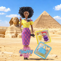 Ensemble de poupées noires - poupée noire avec haut moulant jaune + jupe trapèze ajustée violette avec sac à main bleu et cheveux afro