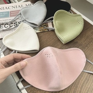 หน้ากากกันหนาวสีทึบสำหรับผู้หญิง หน้ากากกีฬาฤดูหนาวแบบเก็บความร้อน - Product Image 1