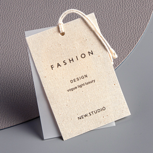 Snelle Levering Reliëf Hangtags Gekleurde Prijskaartjes Hangen Papieren Label Merknaamplaatjes Voor Kleding - Product Image 1