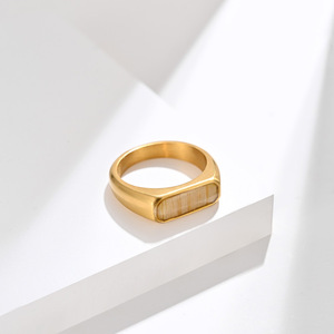 Eropa dan Amerika Serikat Kipas Pasang Surut Baja Tahan Karat Penyepuhan K Emas Bertatahkan Kayu Kulit Cincin Pria dan Wanita Angin Netral - Product Image 2