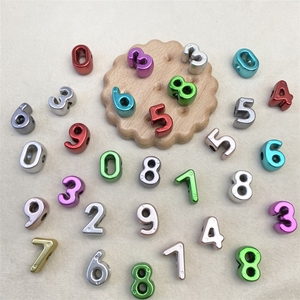 Perles numériques et alphabétiques métalliques mates en acrylique électroplaqué DIY de 500g - Product Image 2