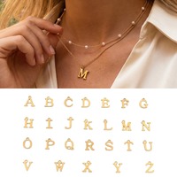 Collier en acier inoxydable plaqué or avec perles imitation perle et lettres de l'alphabet A-Z (26 lettres), collier superposé avec perles et lettres